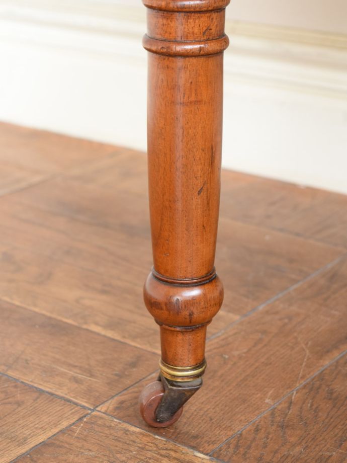 アンティーク家具の脚