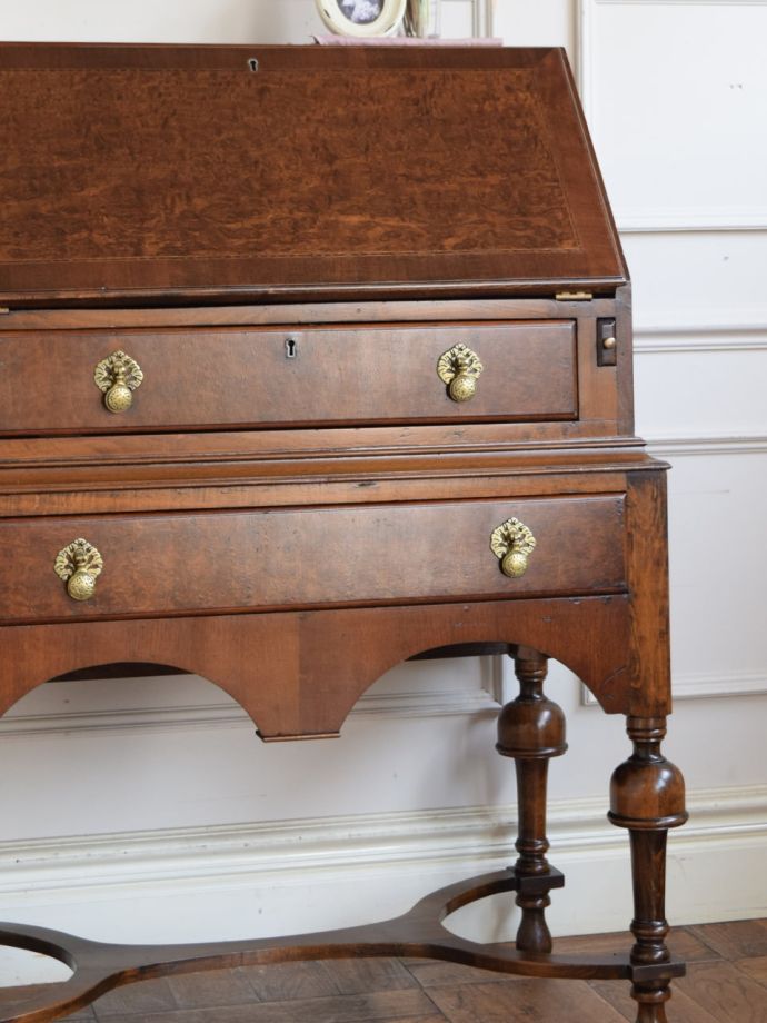 アンティーク家具らしさが漂うビューロー