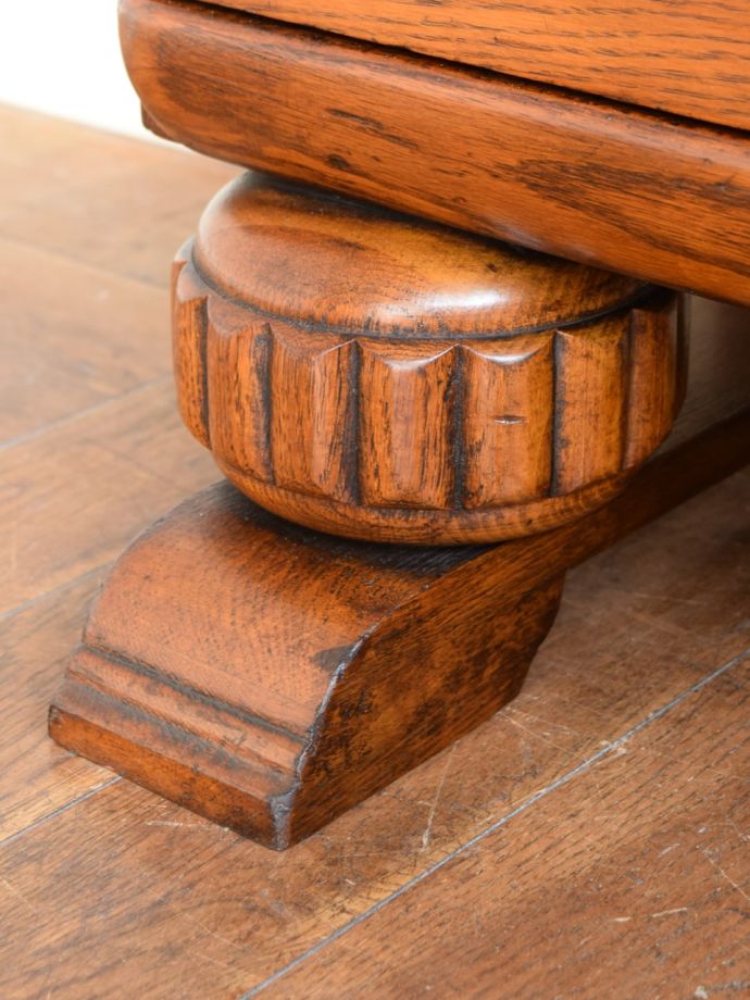 アンティークキャビネットの脚