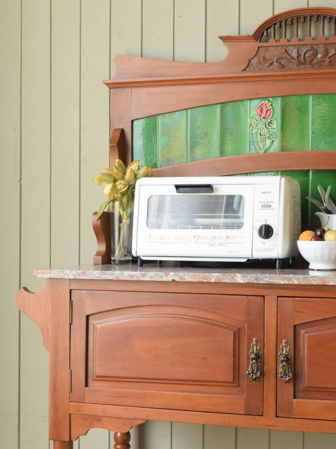 アンティーク家具でしか手に入らないキャビネット