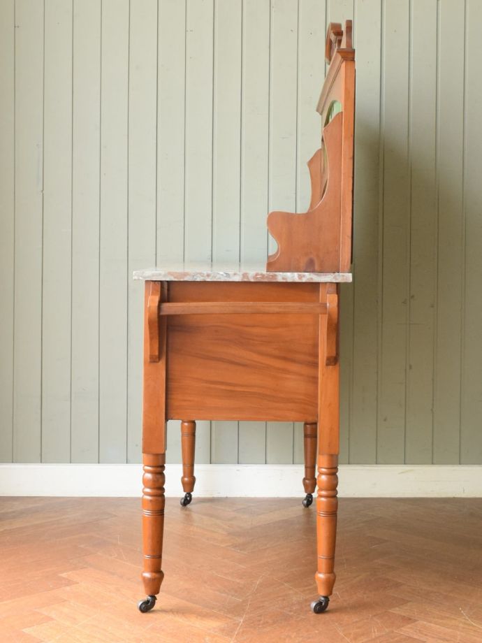 ウォッシュスタンドの側面