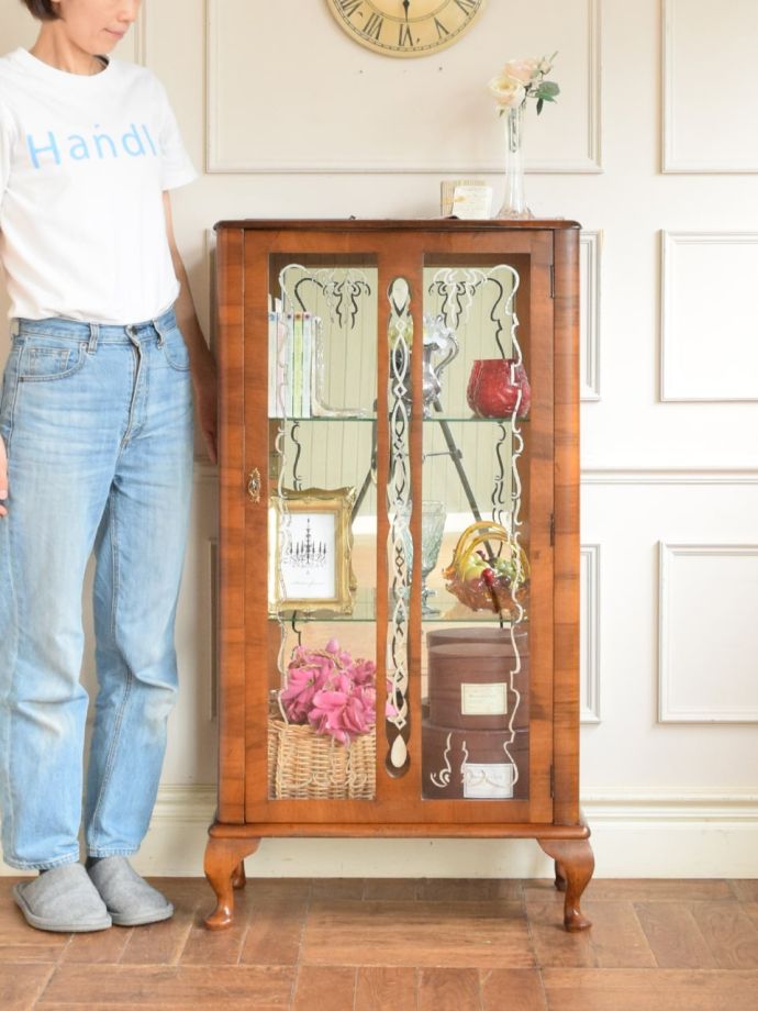 英国アンティークのガラスキャビネット