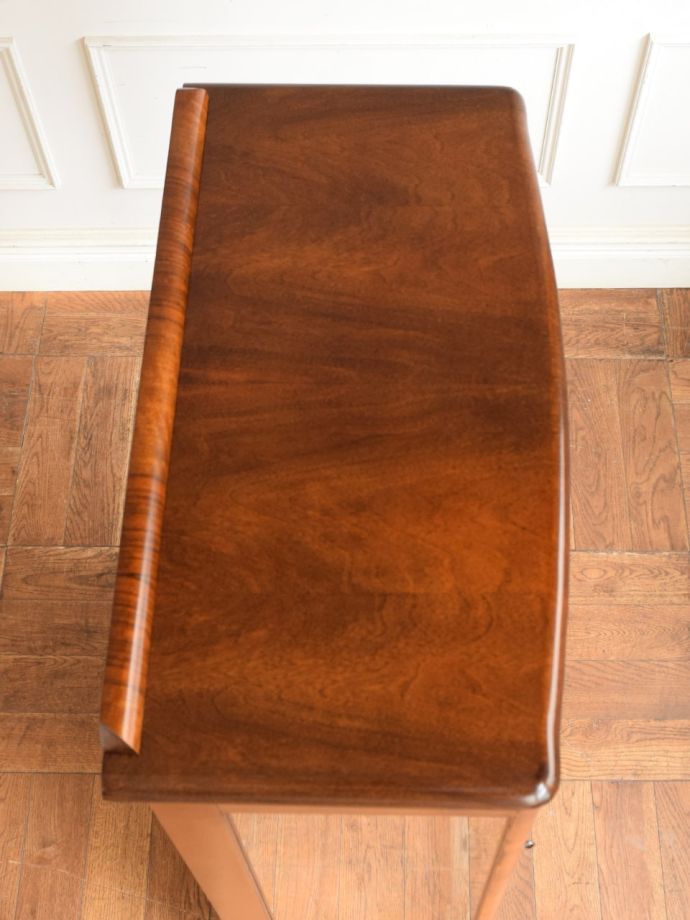 アンティークキャビネットの天板