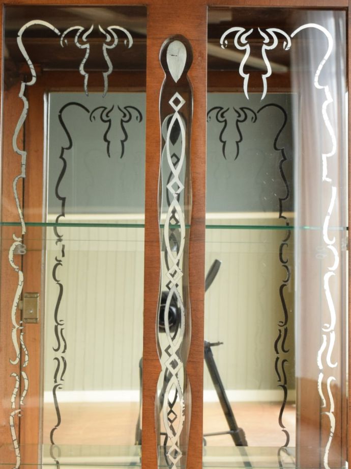 ガラス扉にある装飾