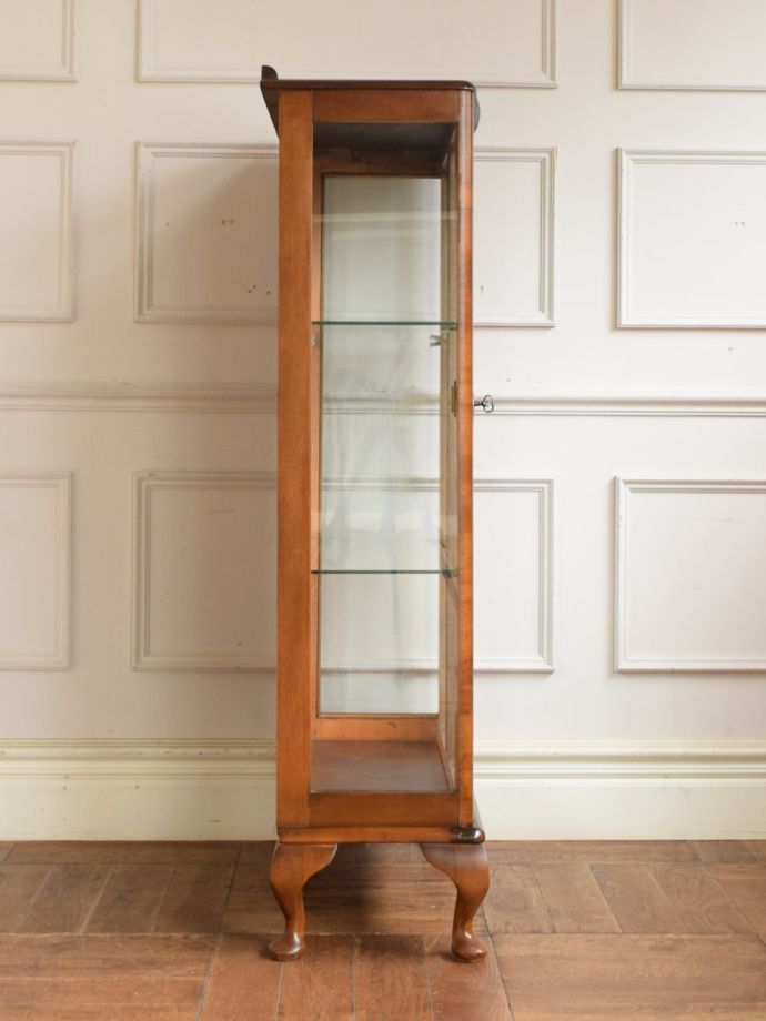 キャビネットの側面