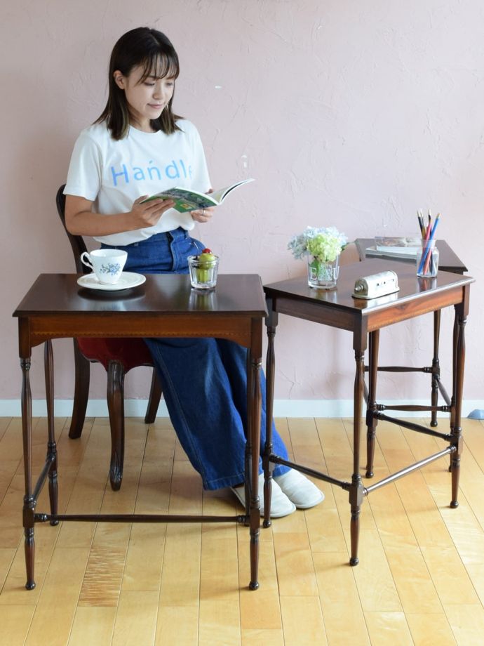 アンティークのネストテーブル