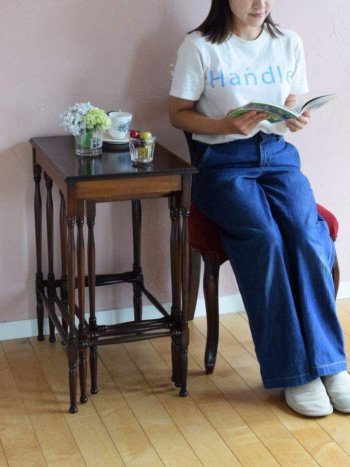 英国スタイルのアンティークテーブル