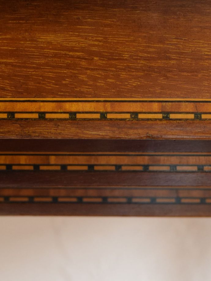 英国アンティークらしい装飾