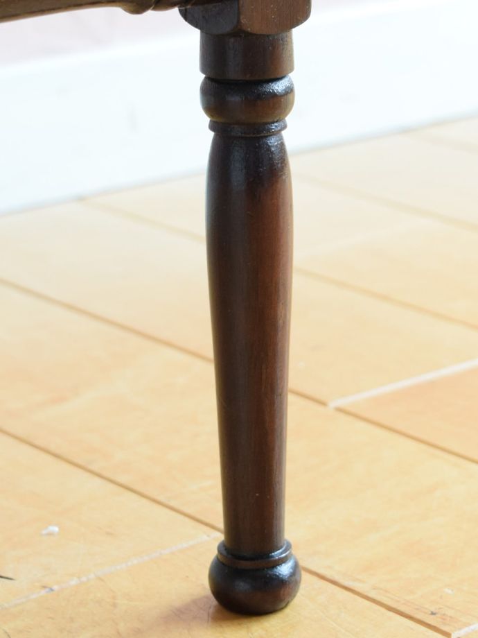 アンティークテーブルの脚