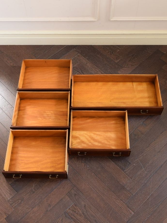 チェストの引き出しの中