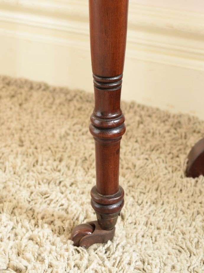 ゲートレッグテーブルの脚