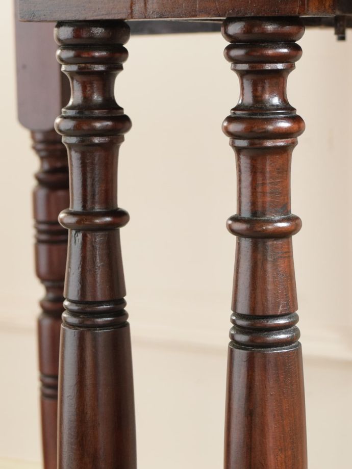 英国アンティークらしい装飾