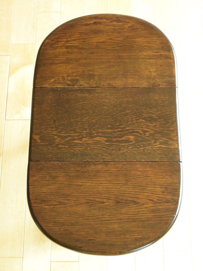 天板を広げた折り畳みテーブル