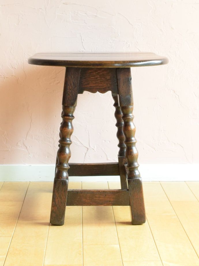 天板を広げた折り畳み式テーブル