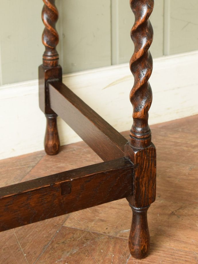 アンティークテーブルの脚