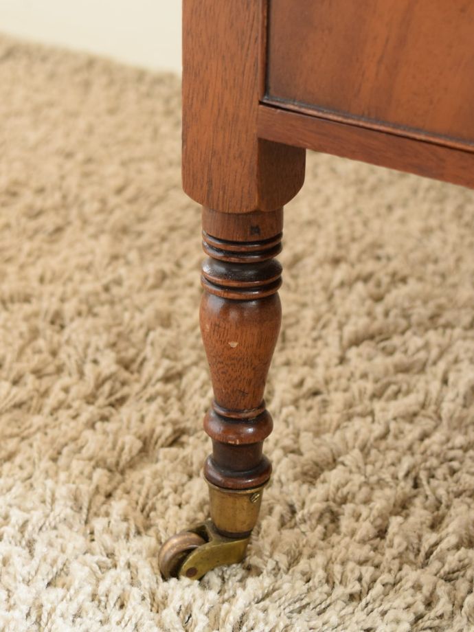 マガジンラックの脚