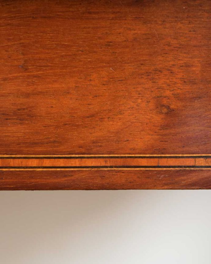 アンティークテーブルの装飾