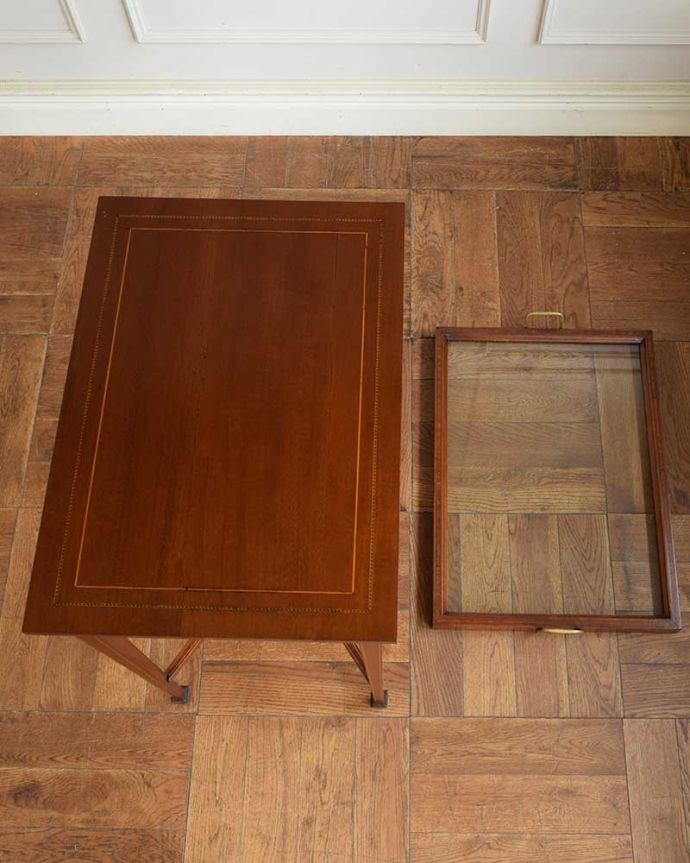 トレイ付きのおしゃれなオケージョナルテーブル