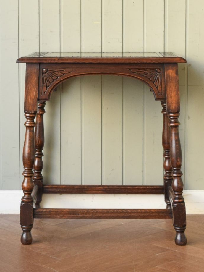 どこから見てもキレイなサイドテーブル