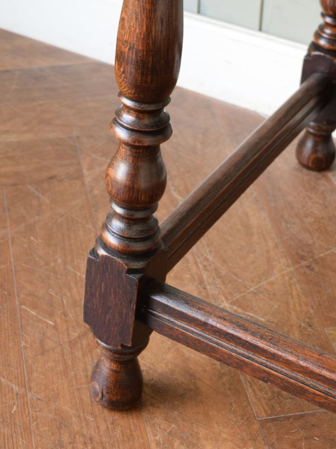 アンティークテーブルの脚