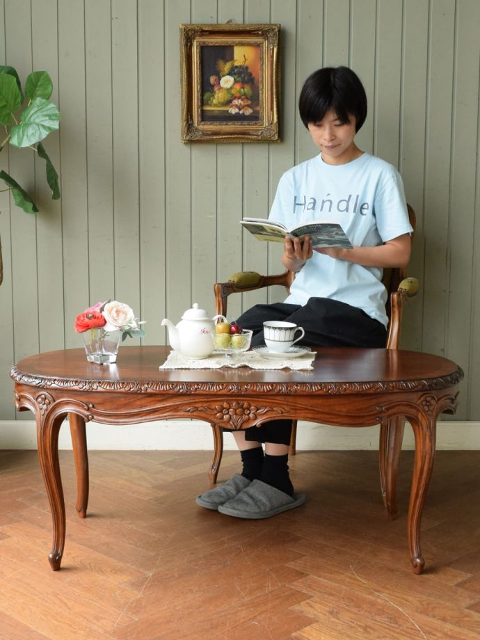 フランスの優雅なコーヒーテーブル