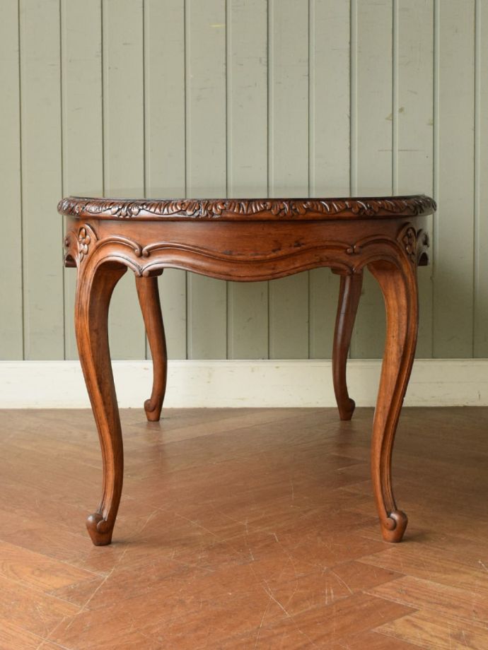 コーヒーテーブルの側面