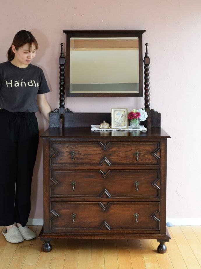 英国アンティークのドレッサー