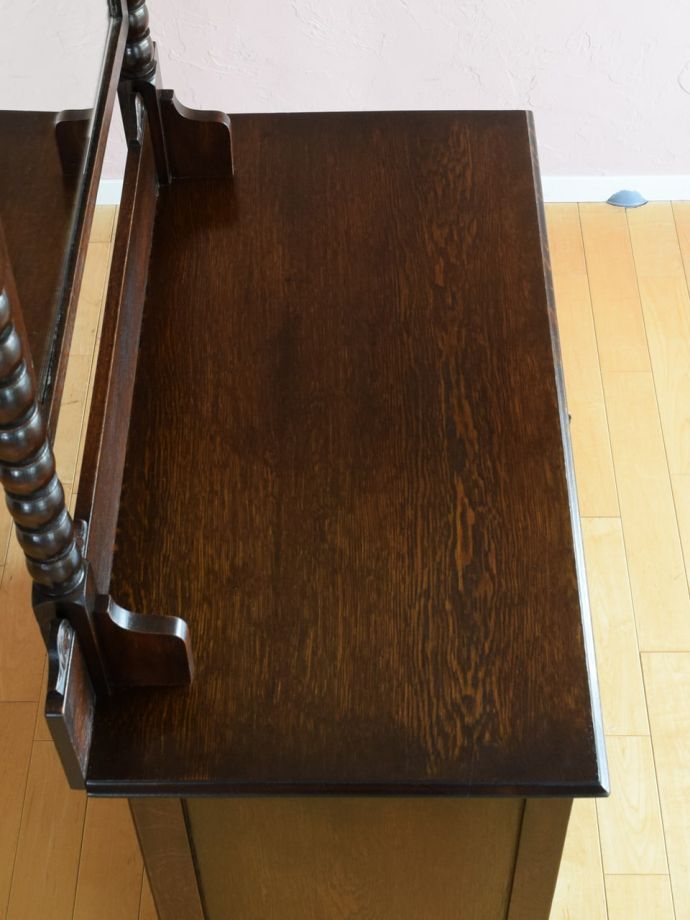 アンティークドレッサーの天板