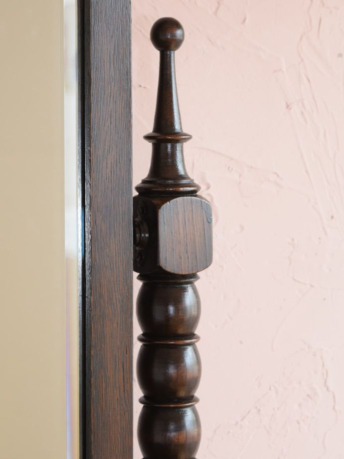 アンティーク家具らしい装飾