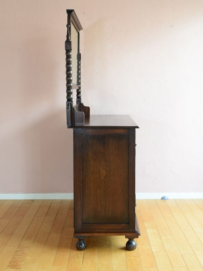 ドレッサーの側面