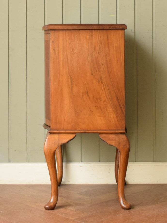 サイドキャビネットの側面