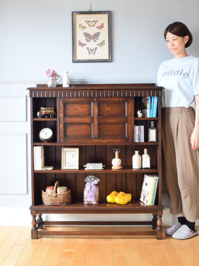 英国アンティークのオープンシェルフ