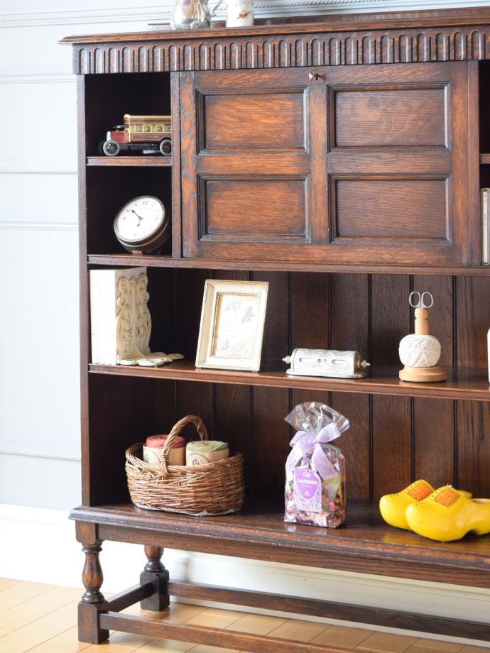 アンティーク家具らしさが漂うビューロー