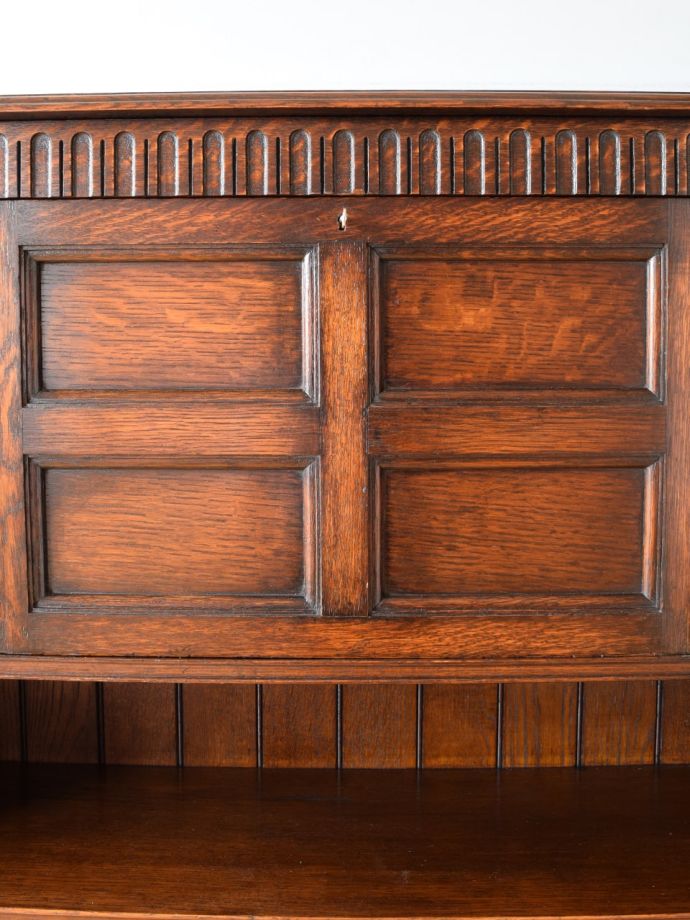 アンティーク家具の装飾