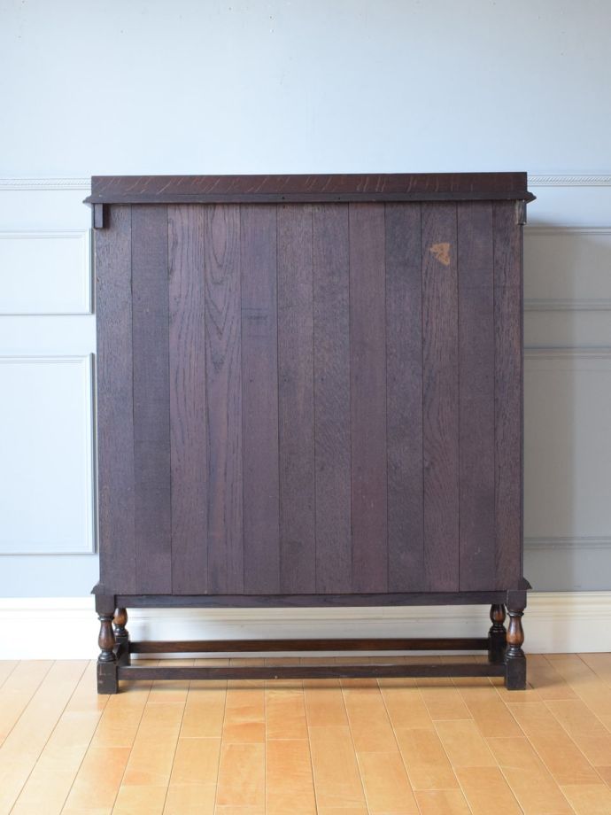 ビューローの後ろ姿