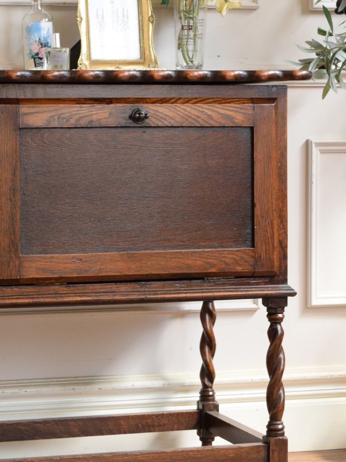 アンティーク家具らしさが漂う装飾