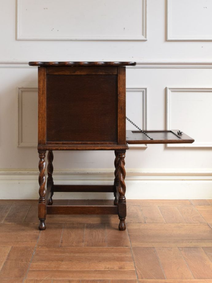 サイドキャビネットの側面