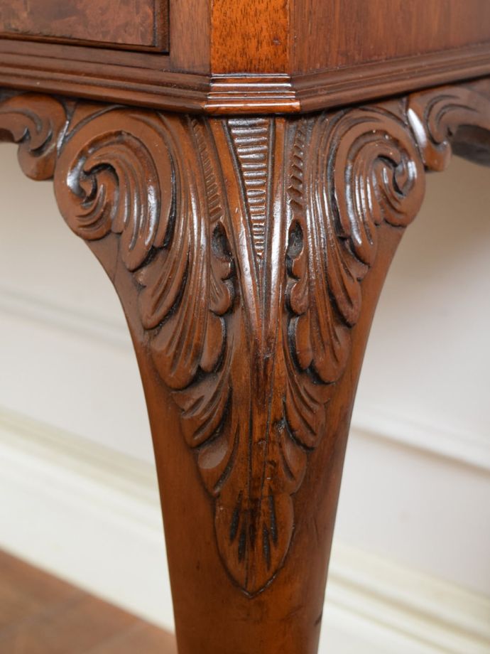 アンティーク家具の装飾