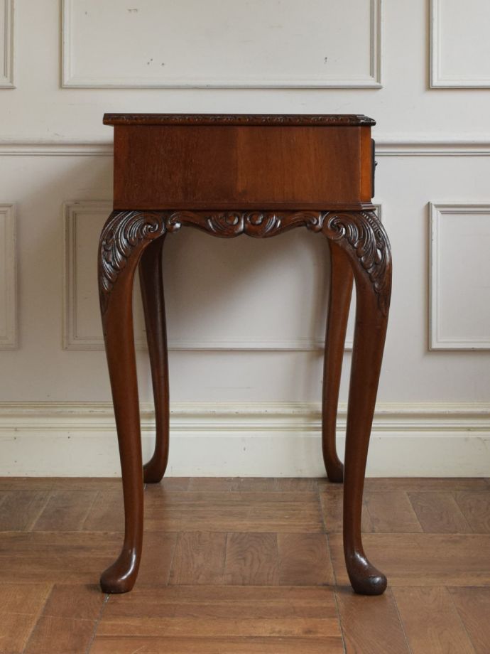 コンソールテーブルの側面