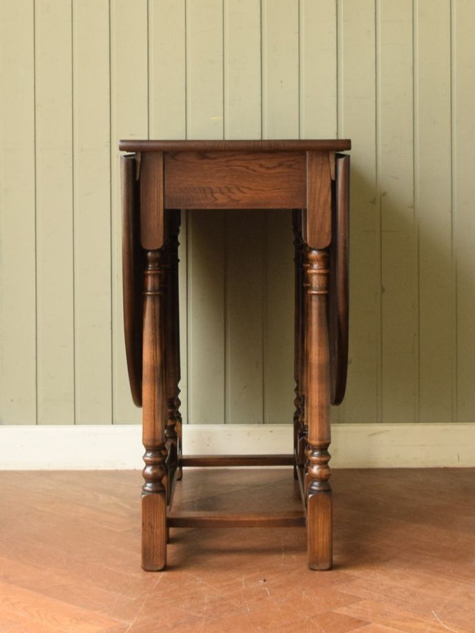 折り畳み式テーブルの側面