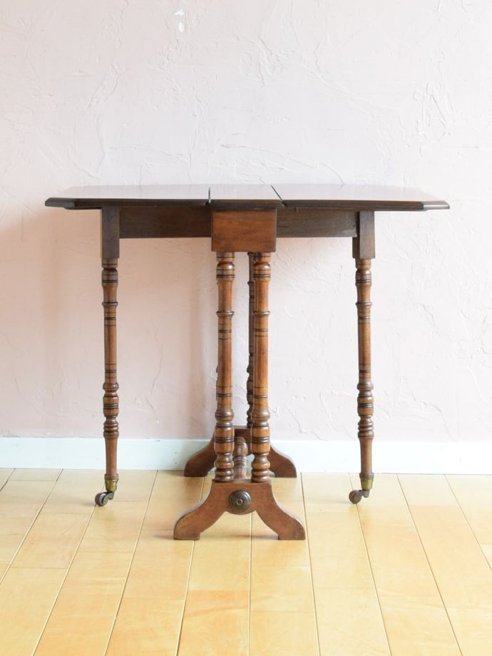 便利なゲートレッグテーブル