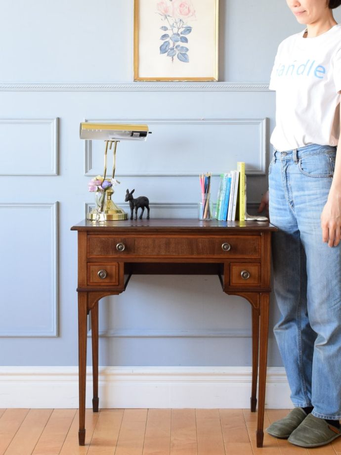 英国アンティークのデスク