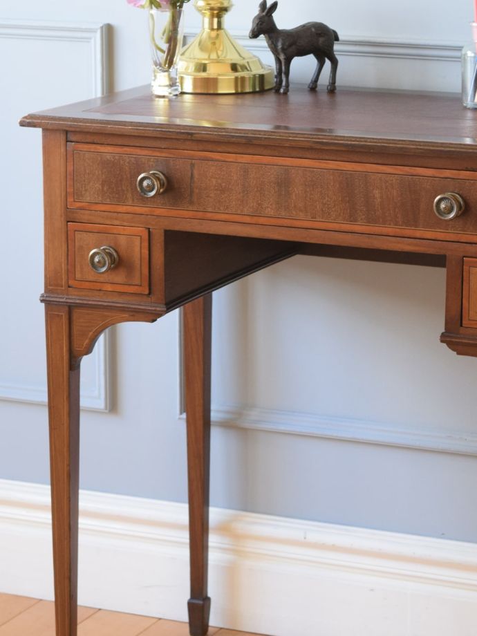 アンティークデスクの美しい木目