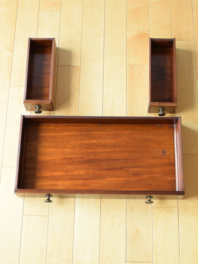 アンティークデスクの引き出し