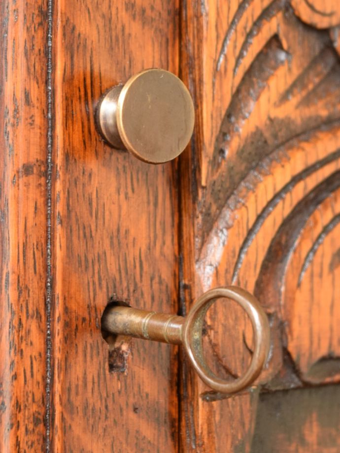 アンティークキャビネットの取っ手