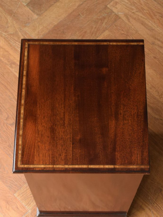 サイドキャビネットの天板