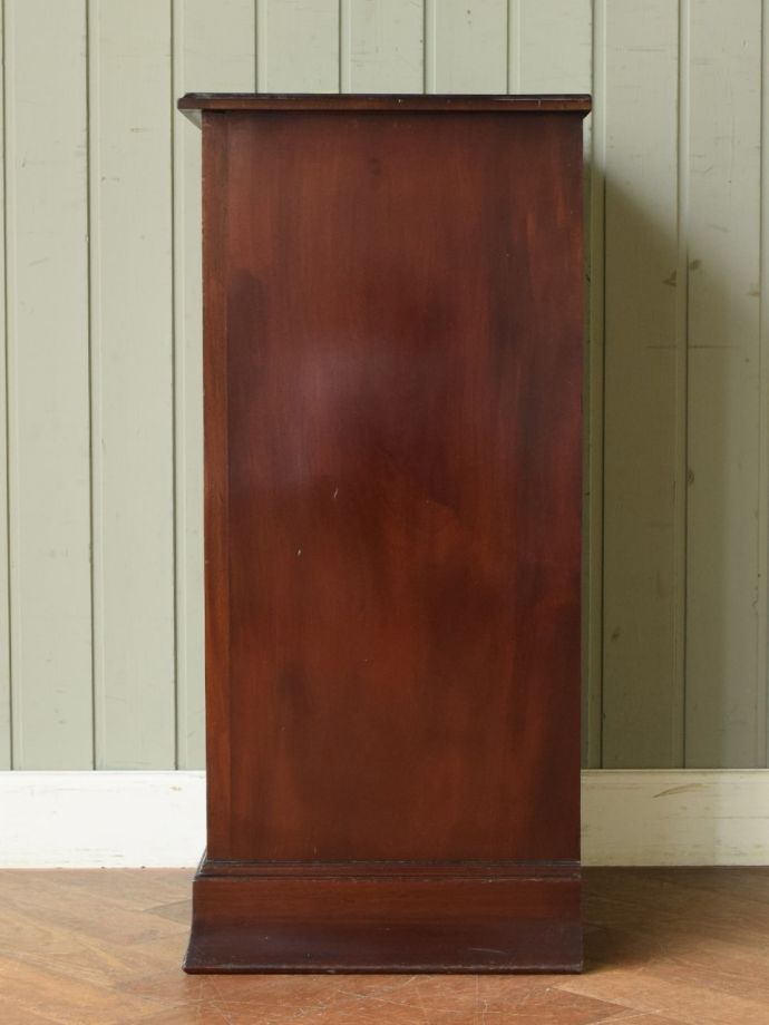 サイドキャビネットの側面