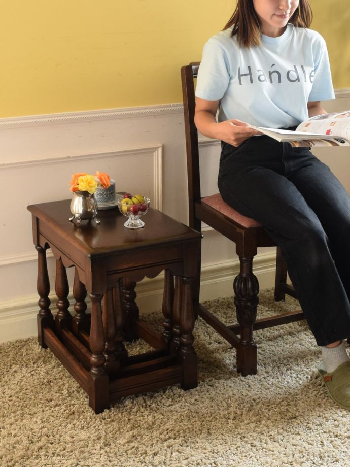 おしゃれなアンティークのテーブル