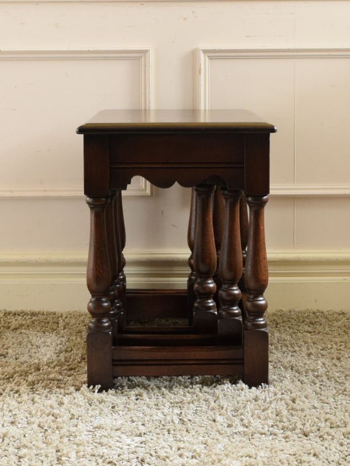 ネストテーブルの横顔