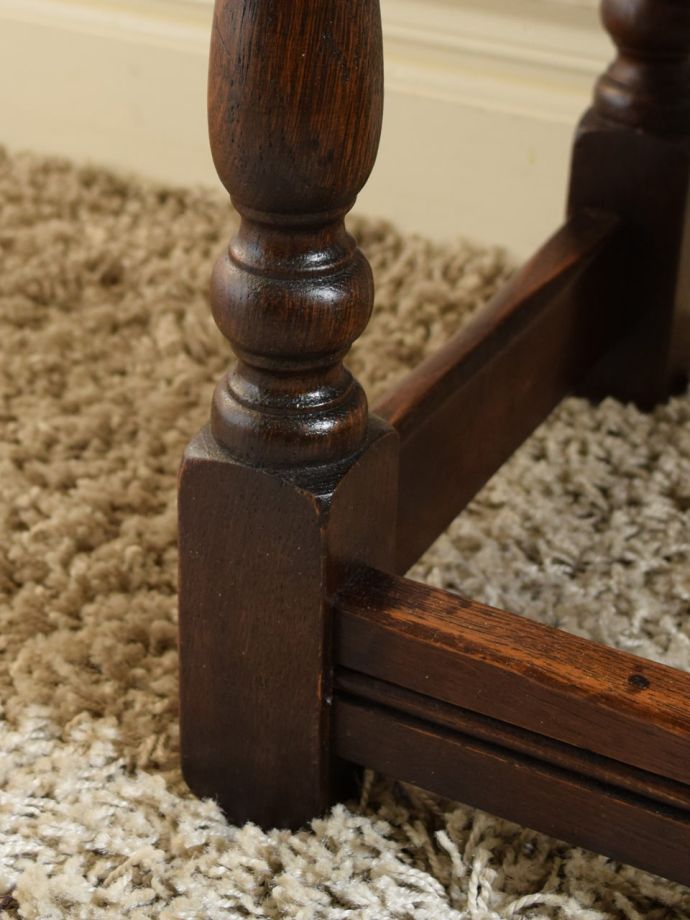 アンティークテーブルの脚